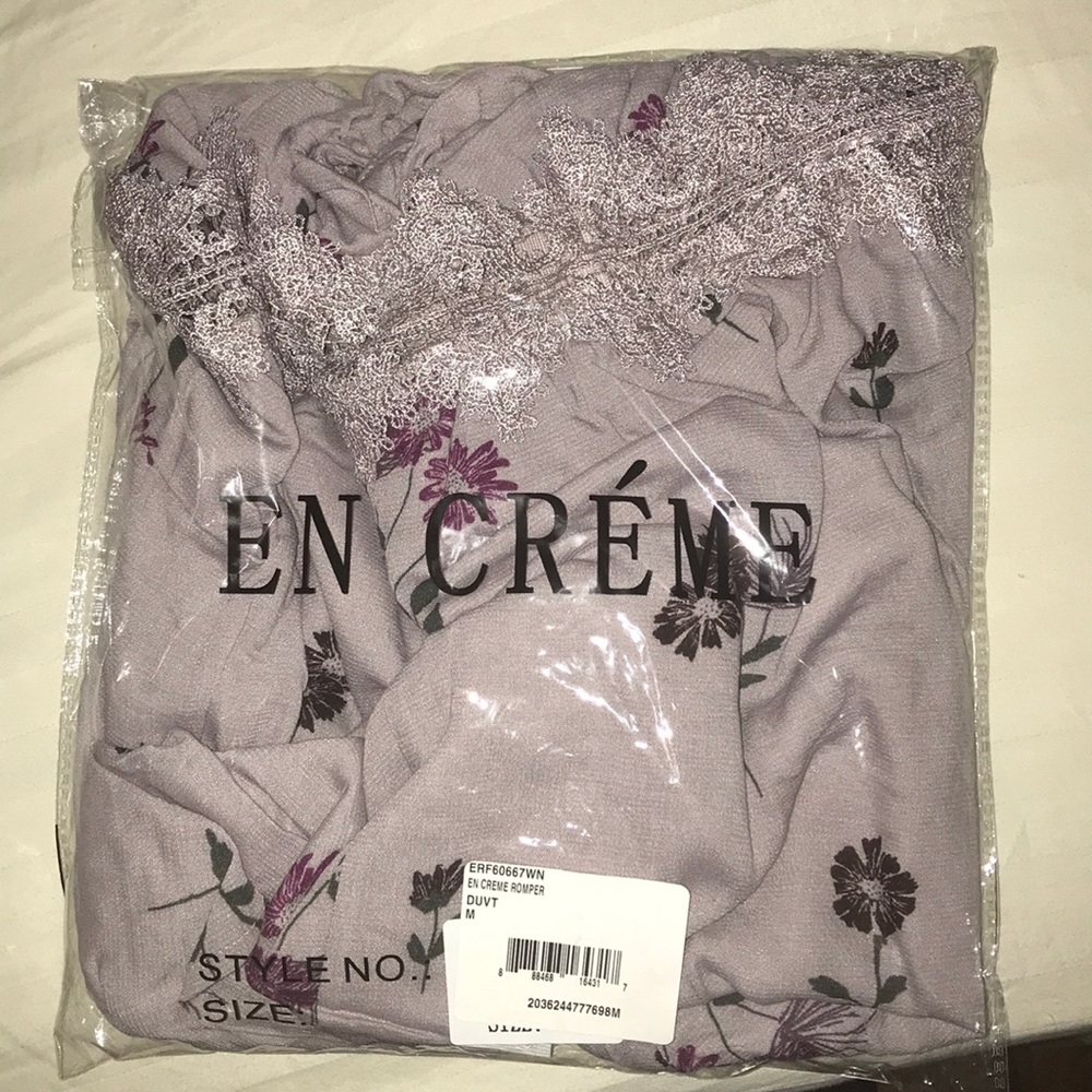En Creme floral lavender v neck plunge romper - Picture 3 of 4